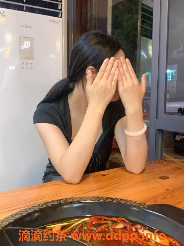 广州楼凤-天河小鸭，爆乳身材，600元约一晚