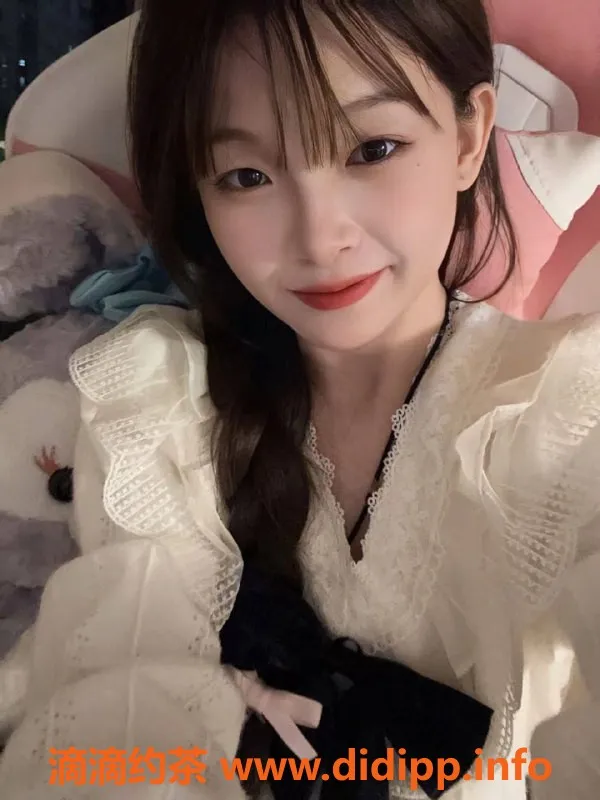 杭州楼凤-拱墅区萌酱，155小萝莉，1200陪浴