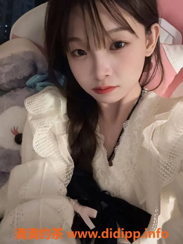 杭州楼凤-拱墅区萌酱，155小萝莉，1200陪浴