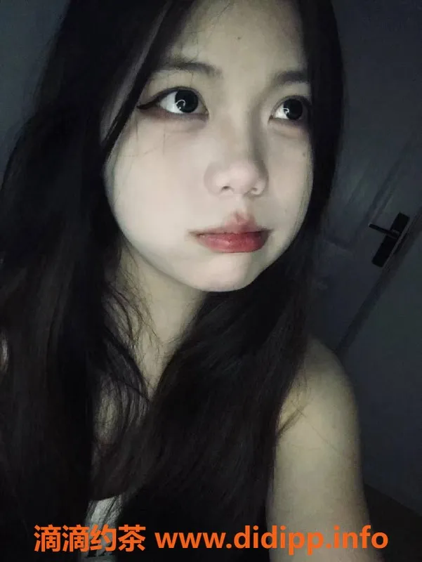 杭州楼凤-下沙顾涵涵，163大长腿，胸围C，18岁柔情调情