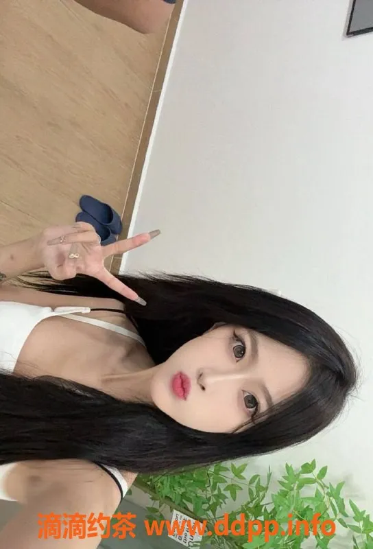 广州楼凤-天河嫩妹苏千雪，800p长腿诱惑等你来体验