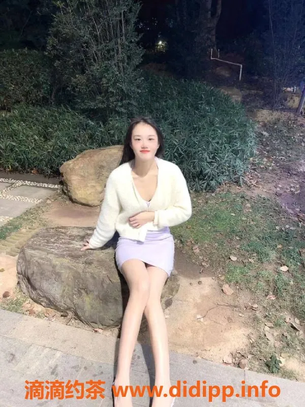 广州楼凤-天河小桃，嫩妹500元，视频验证保障