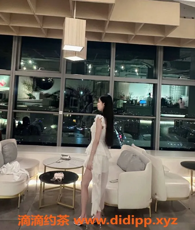 深圳楼凤资源信息,果果老师，800元超值服务，制服诱惑来袭