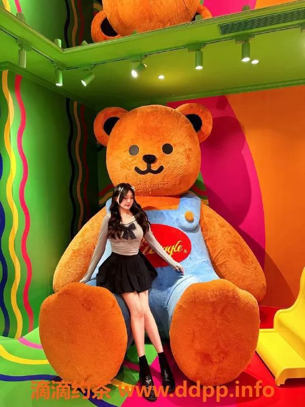 深圳楼凤-南山乐乐，1200元舌吻69制服服务