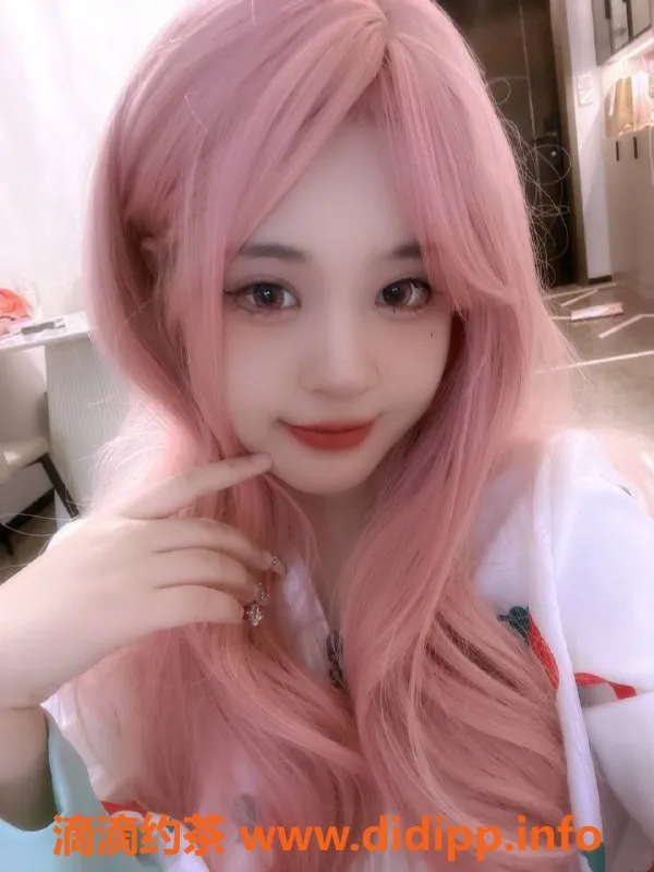 杭州楼凤-小颖 18岁 165cm 微胖胸围32B 精油按摩等多项服务