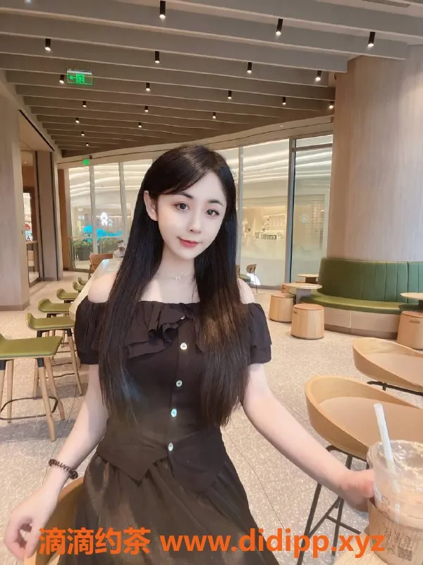 杭州楼凤-张思思，99年小巧美女，胸围34C，服务多样，超值体验！