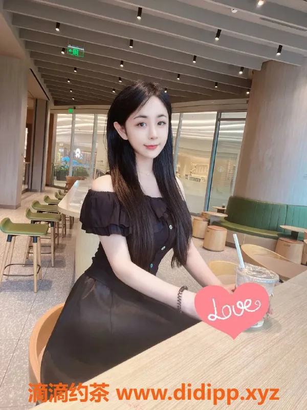 杭州楼凤-张思思，99年小巧美女，胸围34C，服务多样，超值体验！