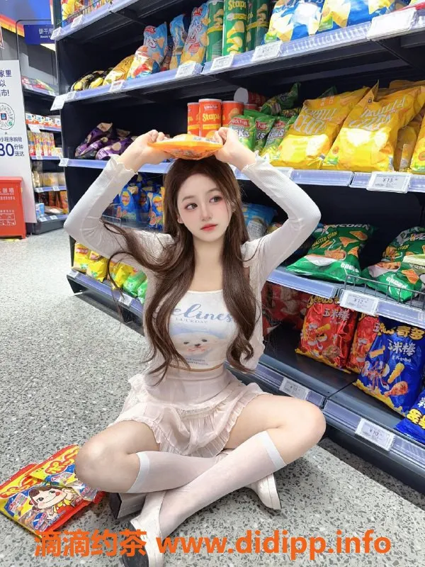 深圳楼凤-深圳龙华安安，18岁167f大胸嫩妹