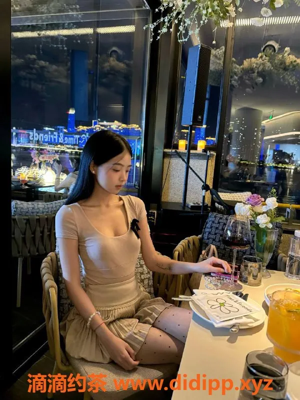 广州楼凤-荔湾正妹嘉嘉，1500元好服务等你来体验