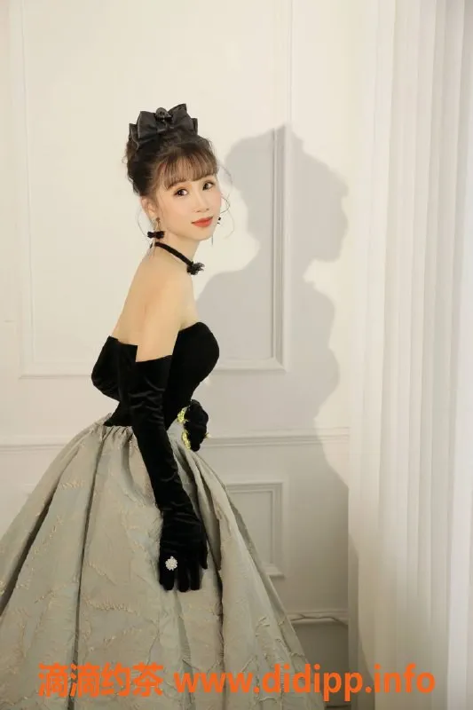 杭州楼凤-雪儿24岁，163cm，43kg，热情一条龙服务