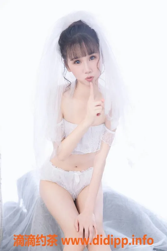 杭州楼凤-雪儿24岁，163cm，43kg，热情一条龙服务