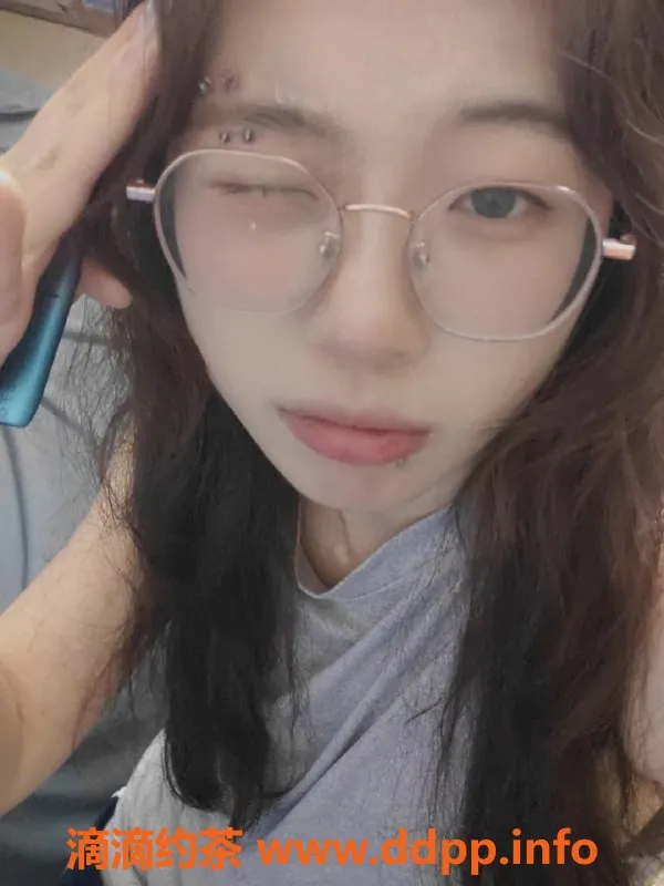 广州楼凤-南沙嫩妹Yiyi，轻SM服务，800元起