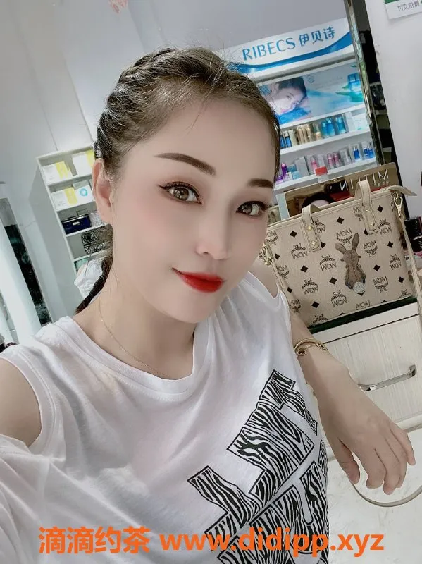 杭州上门服务-滨江区小乔 27岁 163cm 乳交＋车震 1200起