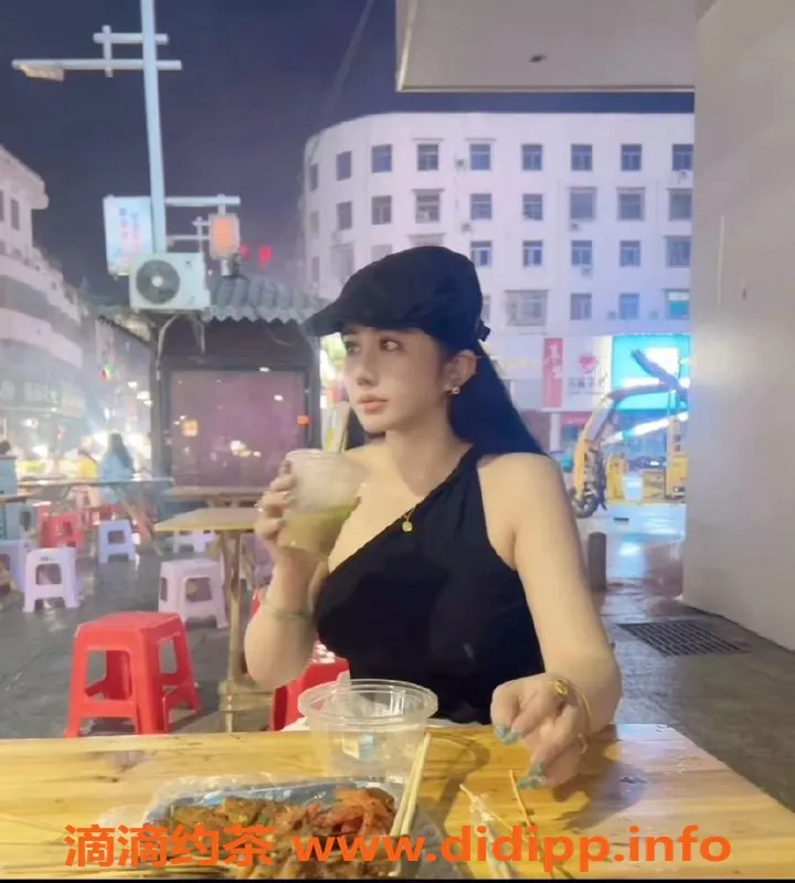 上海楼凤-上海徐汇小阿色，24岁D罩杯，164身高，服务热情