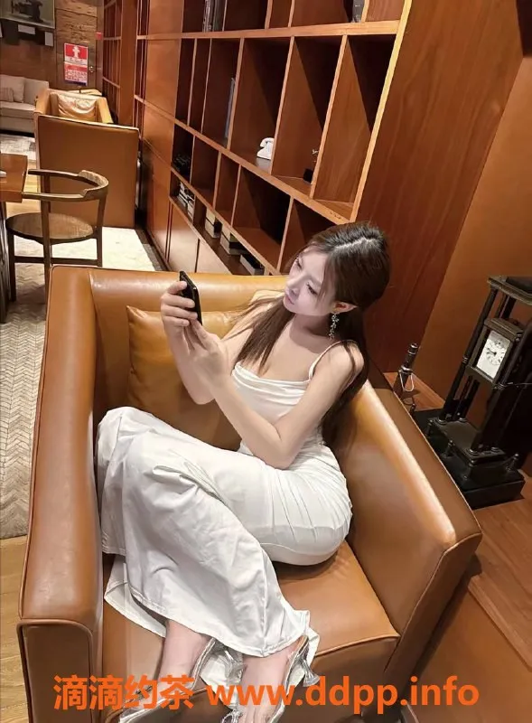 广州楼凤-天河小水，800元体验爆乳魅力