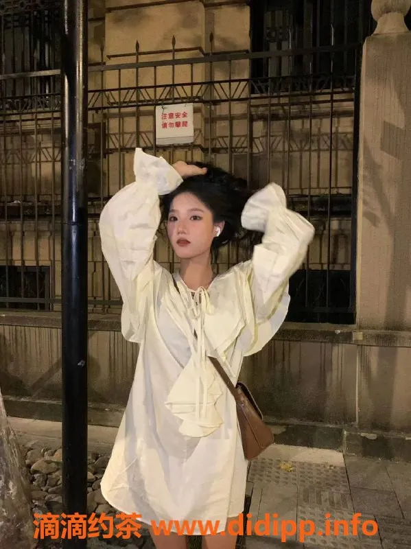 杭州楼凤资源信息,西湖区嫩妹柚子，165cm，88斤，千元以下服务