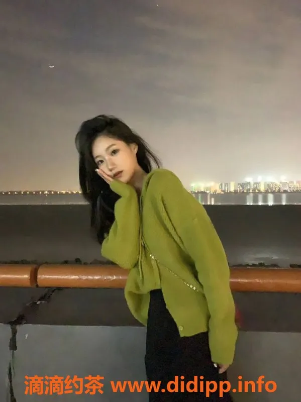 杭州楼凤-西湖区嫩妹柚子，165cm，88斤，千元以下服务