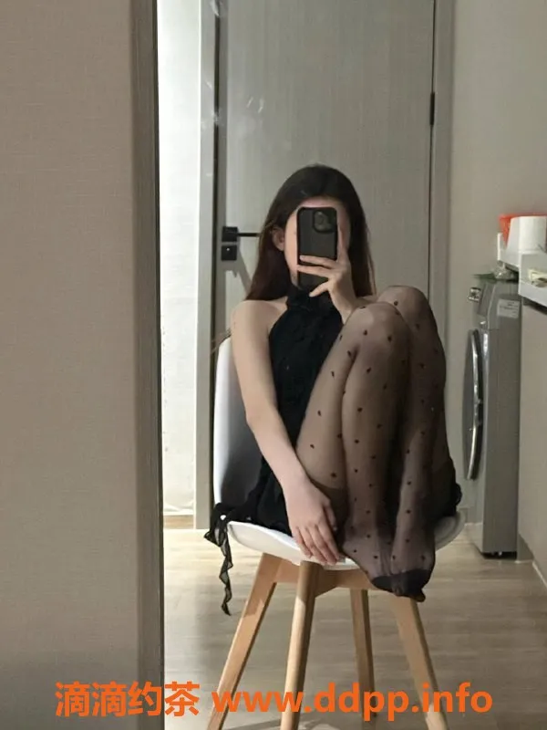 杭州楼凤-李纯真，98年金融圈秘助，168cm 46KG