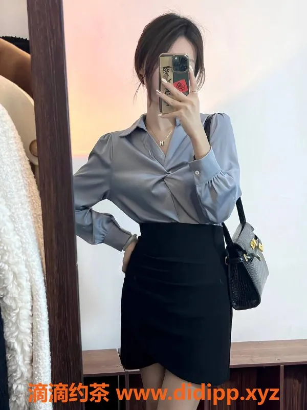 杭州楼凤-李纯真，98年金融圈秘助，168cm 46KG