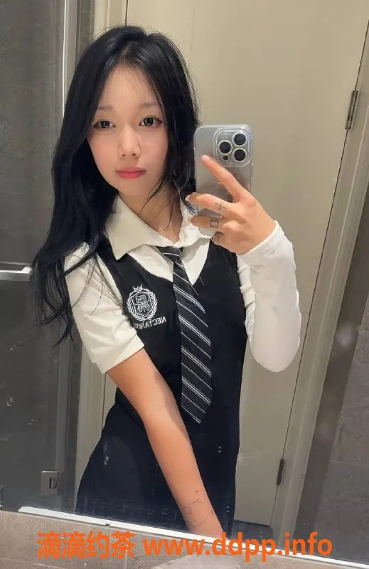 深圳楼凤-龙华琳琳，800元舌吻制服服务