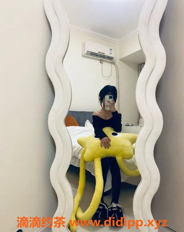 成都楼凤资源信息,成都小米粥17岁萝莉身材，700元超值服务