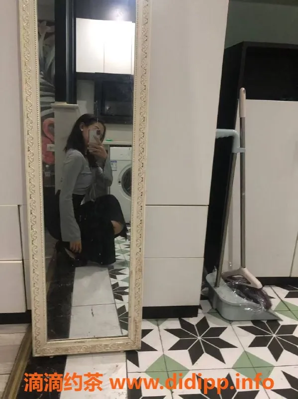 成都楼凤-成都#小媛，17岁娇小排骨精，500元服务