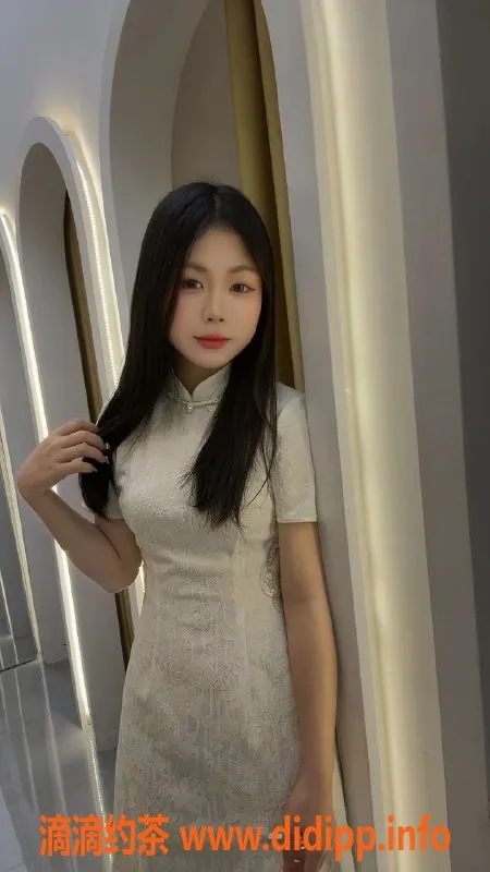 深圳楼凤-龙岗小猪猪，900元起，性感服务等你来体验！