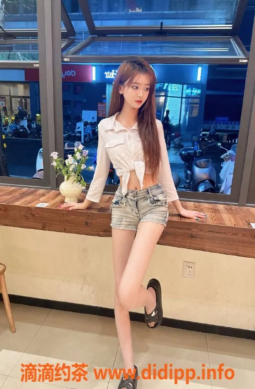 深圳楼凤-南山冉冉18岁嫩妹，168cm 45kg千元档服务