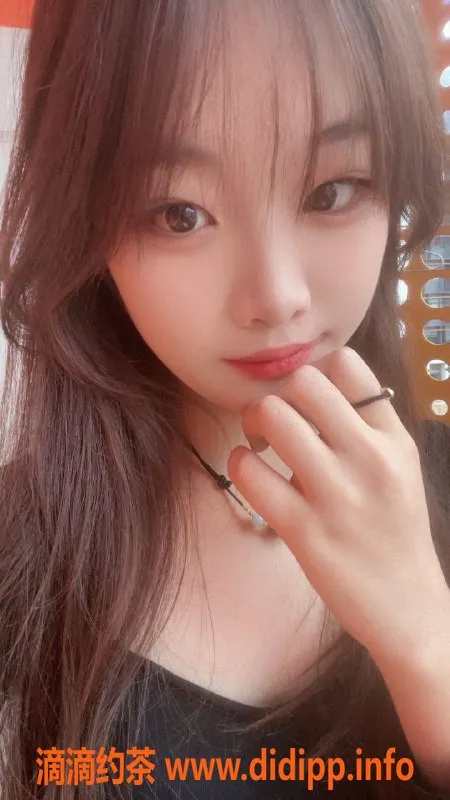 广州楼凤-天河嫩妹小曦月，600元让你体验