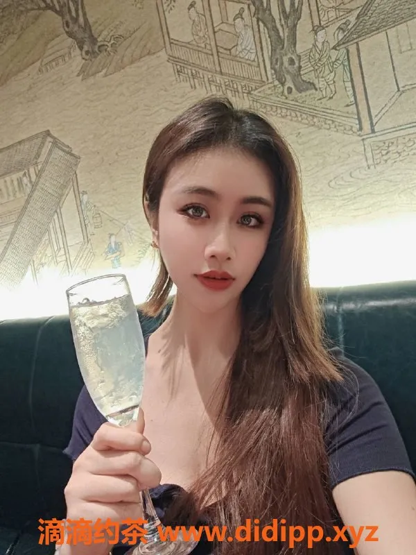 广州楼凤-天河莉莉，爆乳尤物，700元约会体验