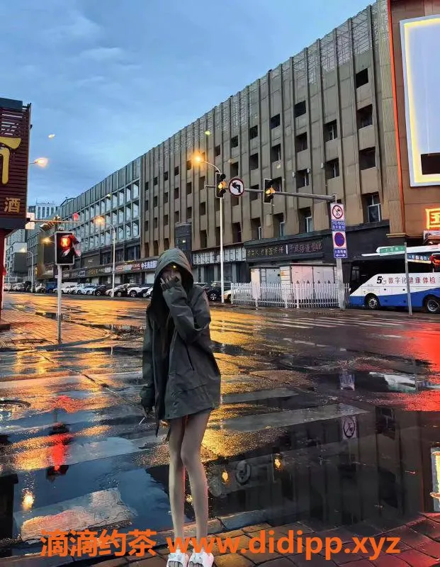 广州楼凤-天河嫩妹苏千雪，长腿800p超值体验