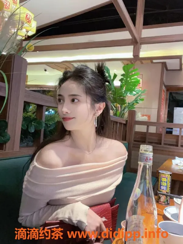 杭州上门服务-萧山区露露 舞蹈老师 22岁 165cm 98斤 36D