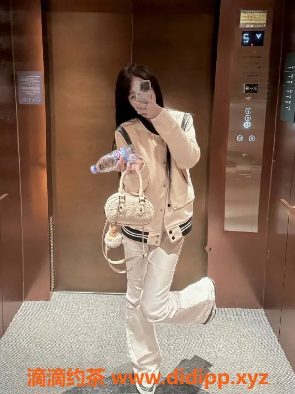 杭州楼凤资源信息,西湖嫩妹小萱萱，颜值爆表，P500！