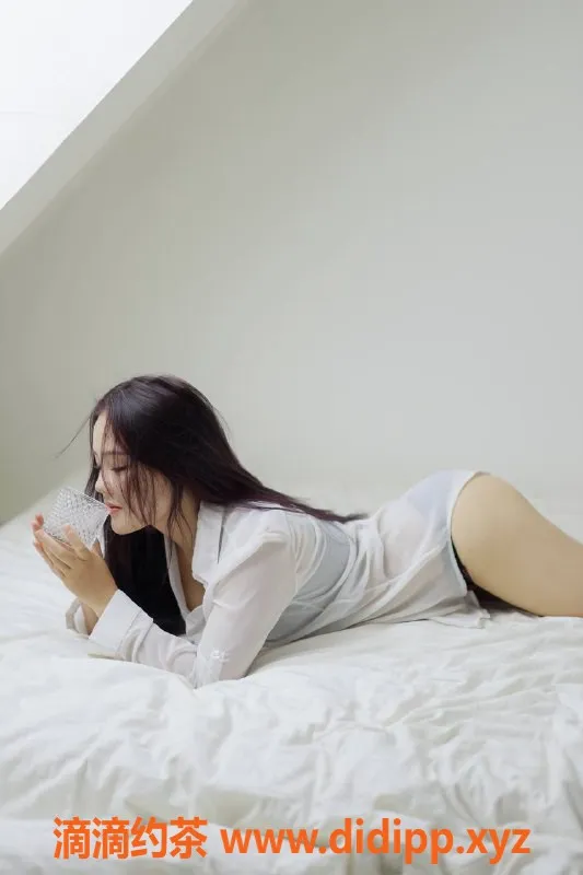 北京楼凤-双井小灵子，前凸后翘的纯欲女友