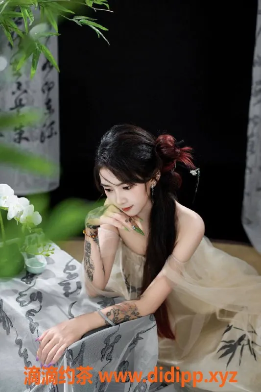 深圳楼凤-宝安苏苏（艺名）：制服按摩，1388起，大师级体验