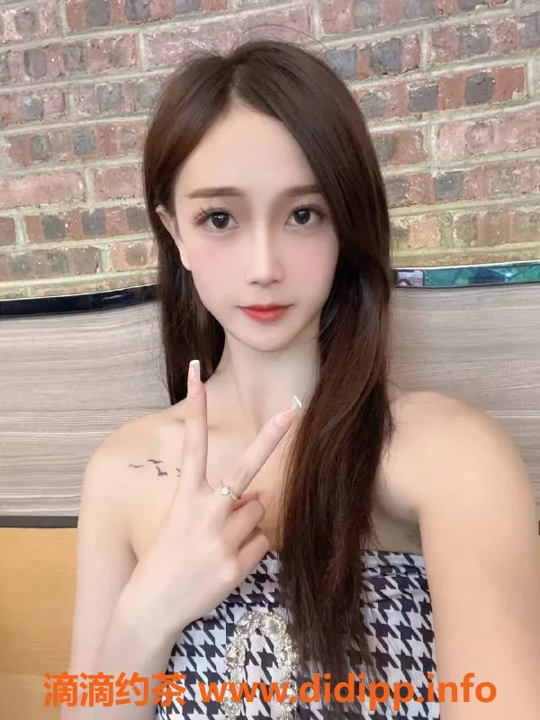 杭州楼凤-18岁仙女，165cm身材，口活超棒，课费1200起