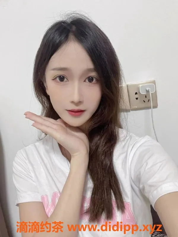 杭州楼凤-18岁仙女，165cm身材，口活超棒，课费1200起