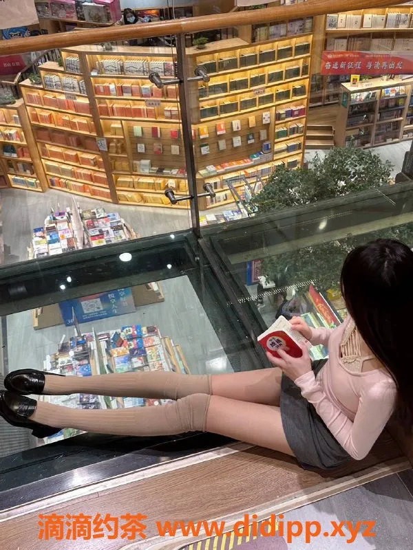 杭州上门服务-上城区香秀，24岁165cm，气质优雅可上门服务