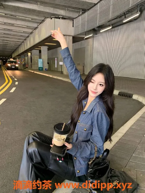 杭州楼凤-绘梨衣，19岁165cm，90斤，B罩杯，甜美陪伴