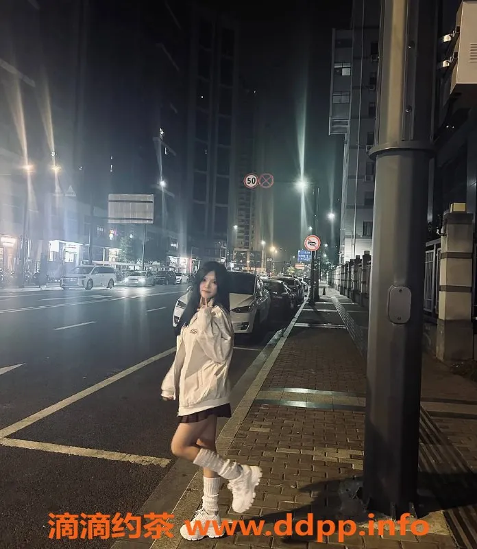 广州楼凤-番禺嫩妹球球，视频验证，600元服务等你来体验！