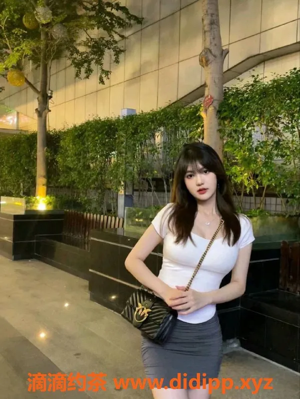 深圳楼凤资源信息,龙岗贝贝，160cm修长身材，798P起步