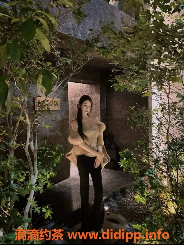 深圳楼凤-深圳福田兰兰23岁，166c，1800起服务！