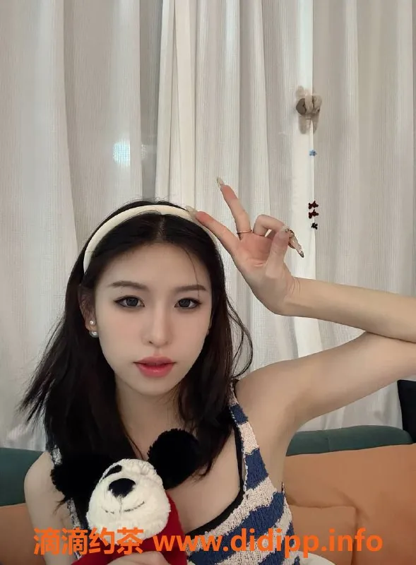 深圳楼凤资源信息,龙华林林，性感制服丝袜服务，1200元起