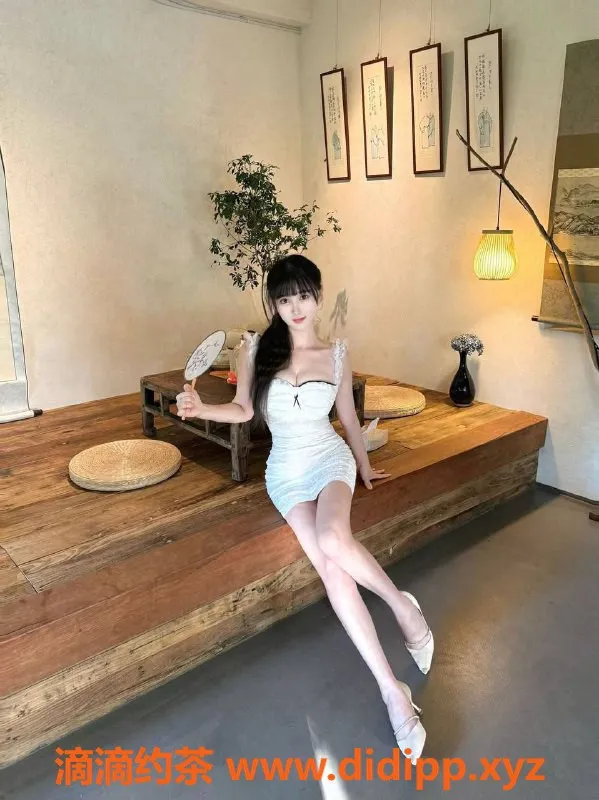 深圳楼凤-罗湖36G甜柚，168高挑尽显魅力，23岁仅1200元