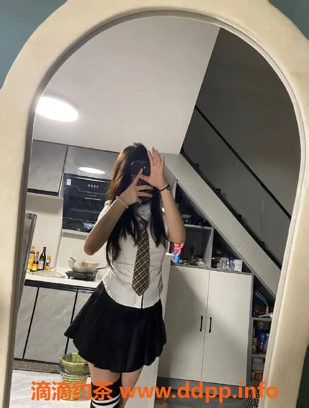 深圳楼凤-宝安霞霞，1200元起，丝袜制服服务