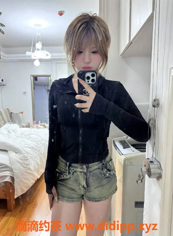 长沙楼凤-天心区嘉嘉，165高98重，18岁C罩杯陪浴服务