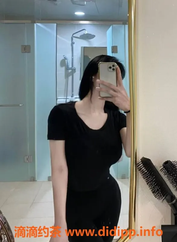 广州楼凤-番禺小佐山爱，680元体验爆乳魅力