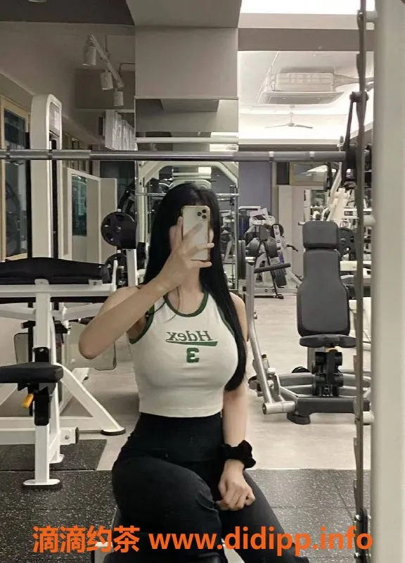 广州楼凤-番禺小佐山爱，680元体验爆乳魅力