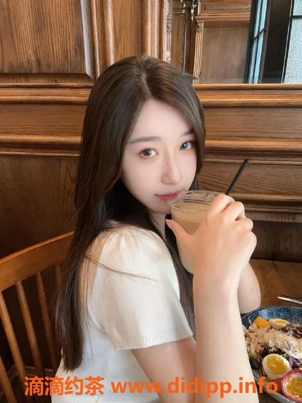 广州楼凤-天河嫩妹珊蓝，7P大胸大长腿等你来约