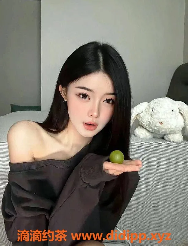 深圳楼凤资源信息,南山芊芊，1200元口爆制服服务，值得一试！